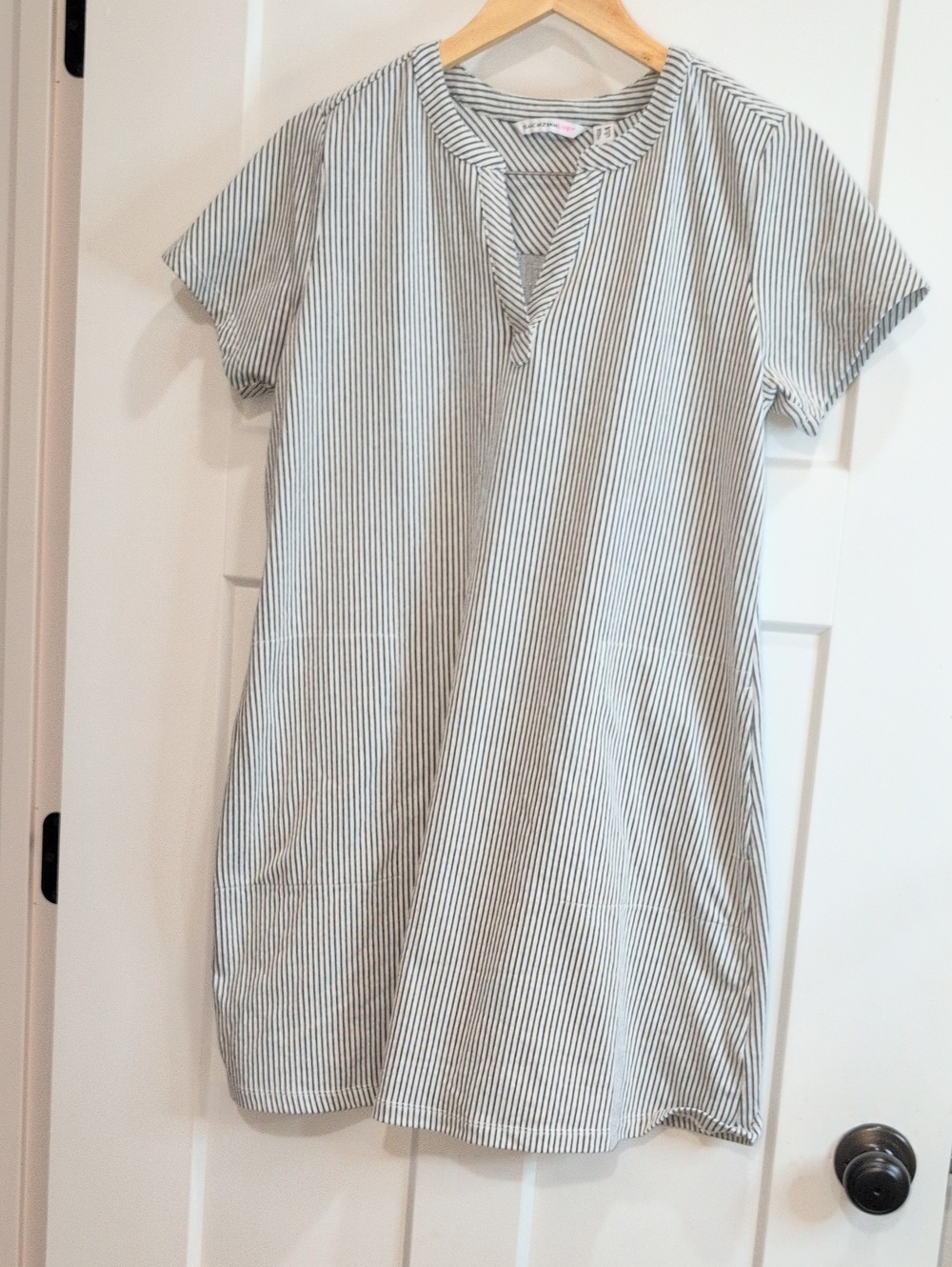 Isaac Mizrahi Striped Black and White Short Sleeve Shift Dress
